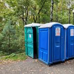 Туалетные кабины в парке